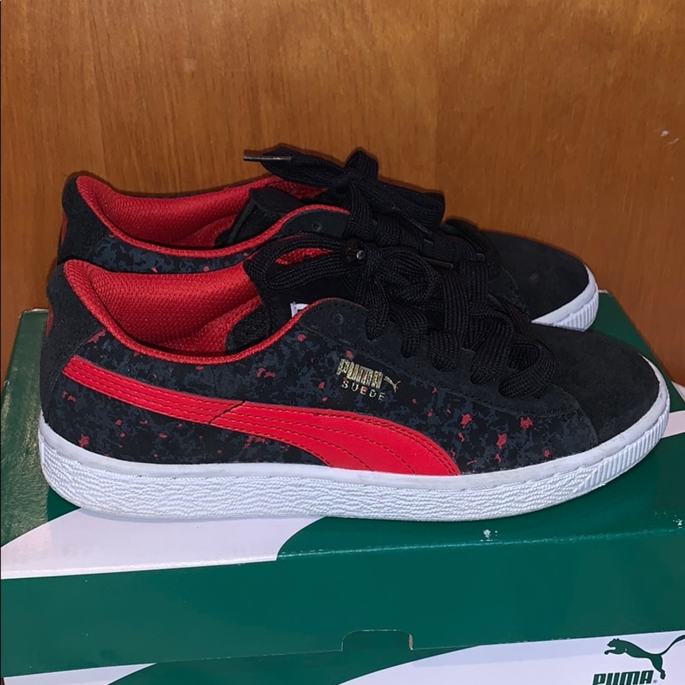Black, red, steel gray puma sneakers.
